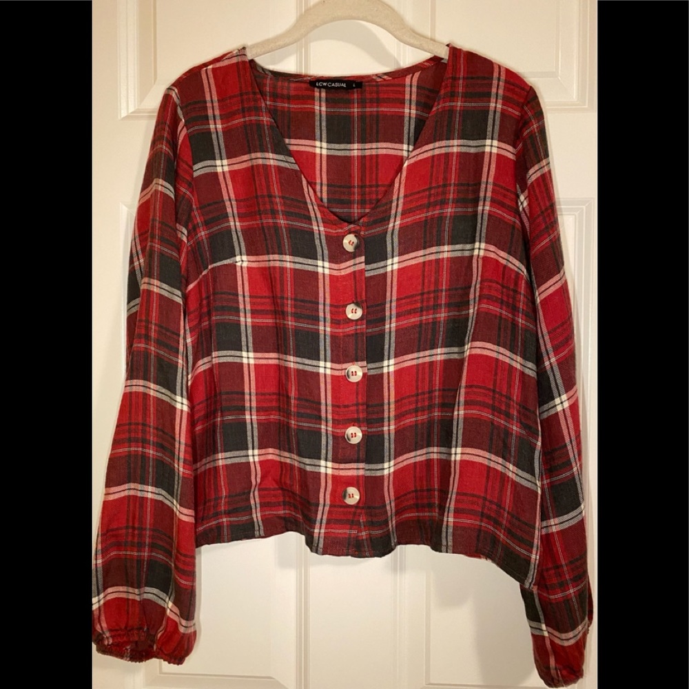 NWOT LCW Casual gray and red checked button down top.